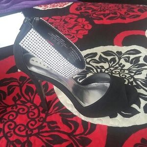 Metaphor Womens Lindsee Black Stiletto Sandal